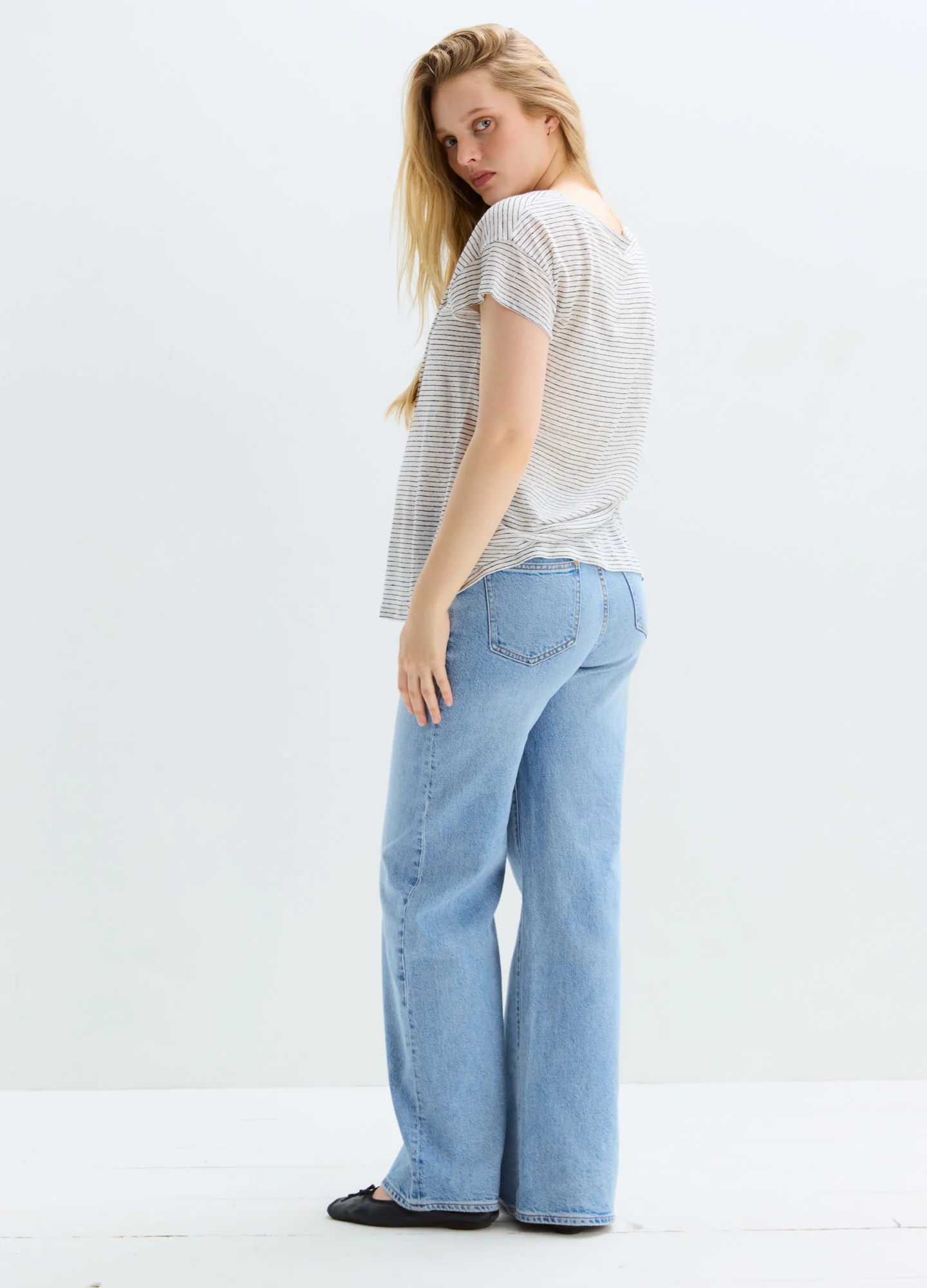 1096-the-relaxed-wide-leg-maternity-jean-4.webp The Relaxed Wide Leg Maternity Jean