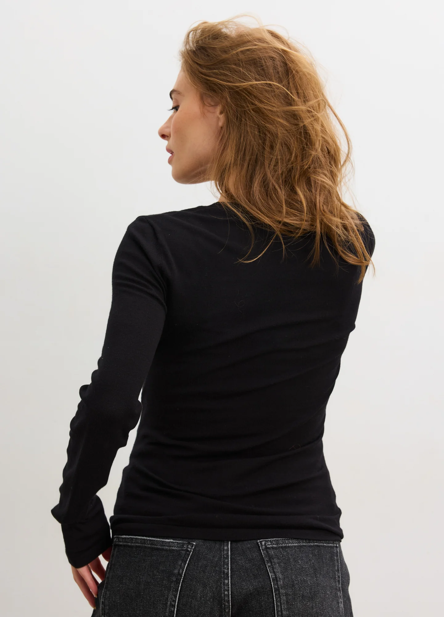 1372-the-softsculpt-knit-long-sleeve-tee-4.webp The Softsculpt Knit Long Sleeve Tee