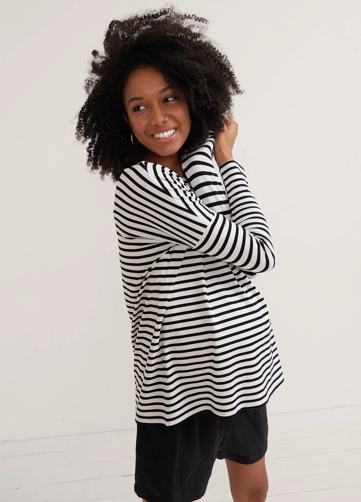 1640-black-white-stripe-0-black-white-stripe-0-variation-2.webp The Perfect Longsleeve Tee
