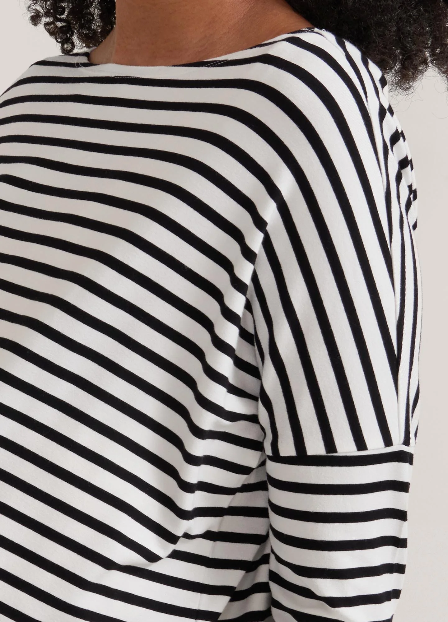 1641-black-white-stripe-1-black-white-stripe-1-variation-3.webp The Perfect Longsleeve Tee