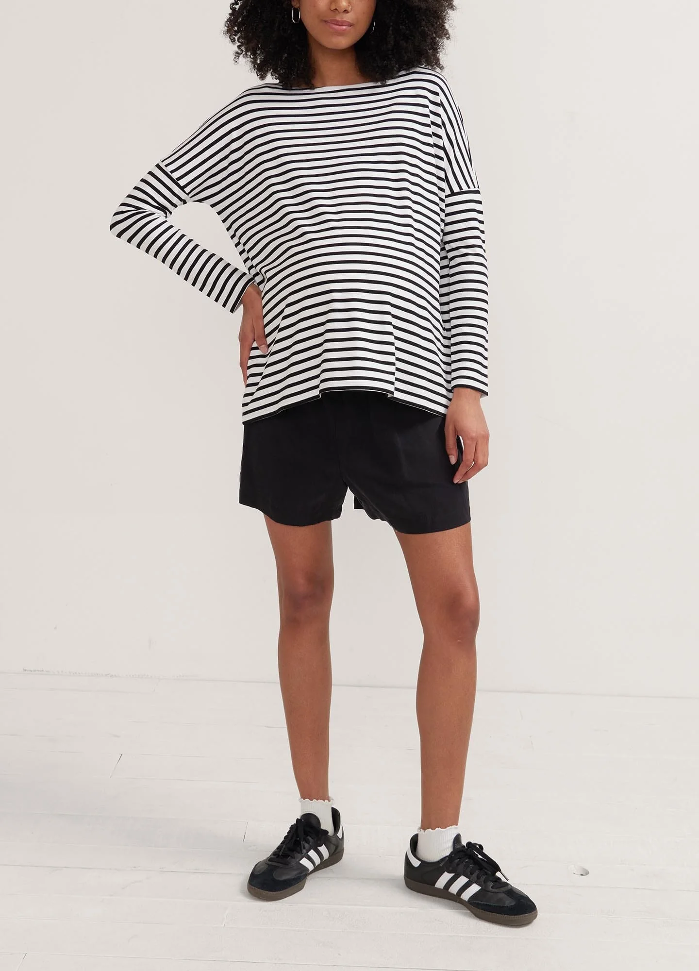1641-black-white-stripe-1-black-white-stripe-1-variation-4.webp The Perfect Longsleeve Tee