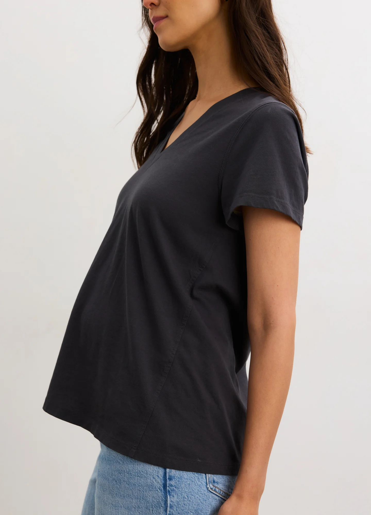 1693-the-washed-cotton-vneck-tshirt-5.webp The Washed Cotton Vneck Tshirt