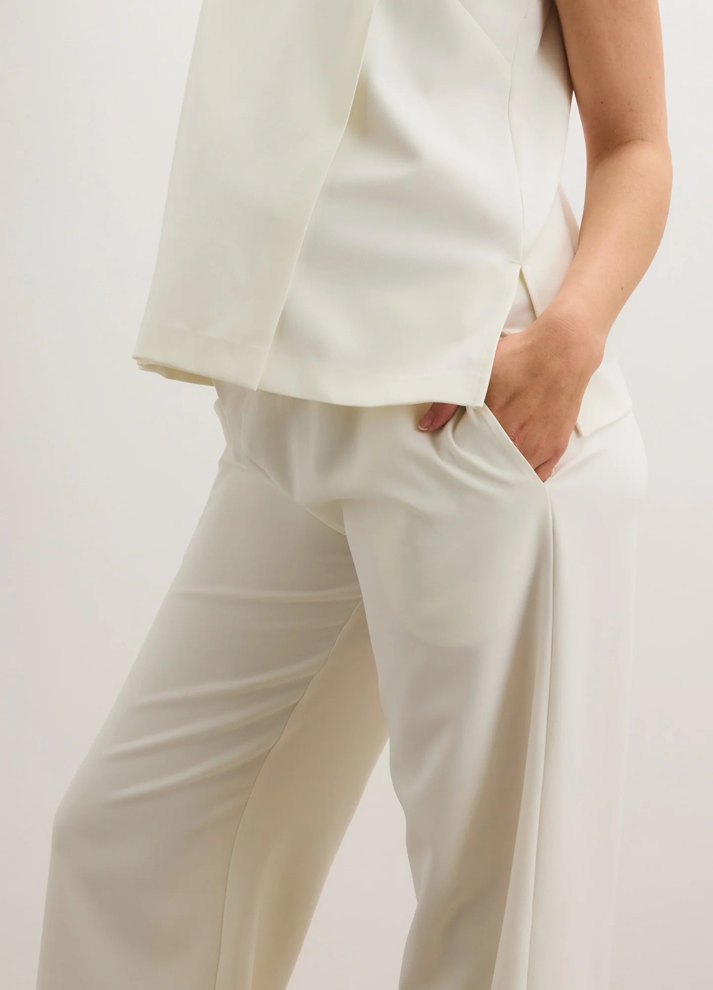 198-white-s-white-s-variation-5.webp The Polished Celeste Pant