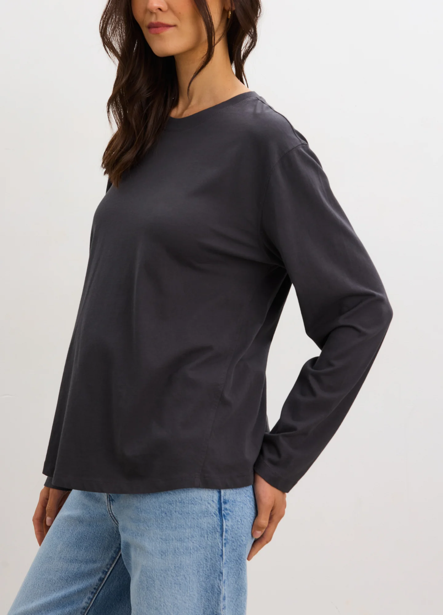 2282-the-washed-cotton-long-sleeve-tshirt-3.webp The Washed Cotton Long Sleeve Tshirt
