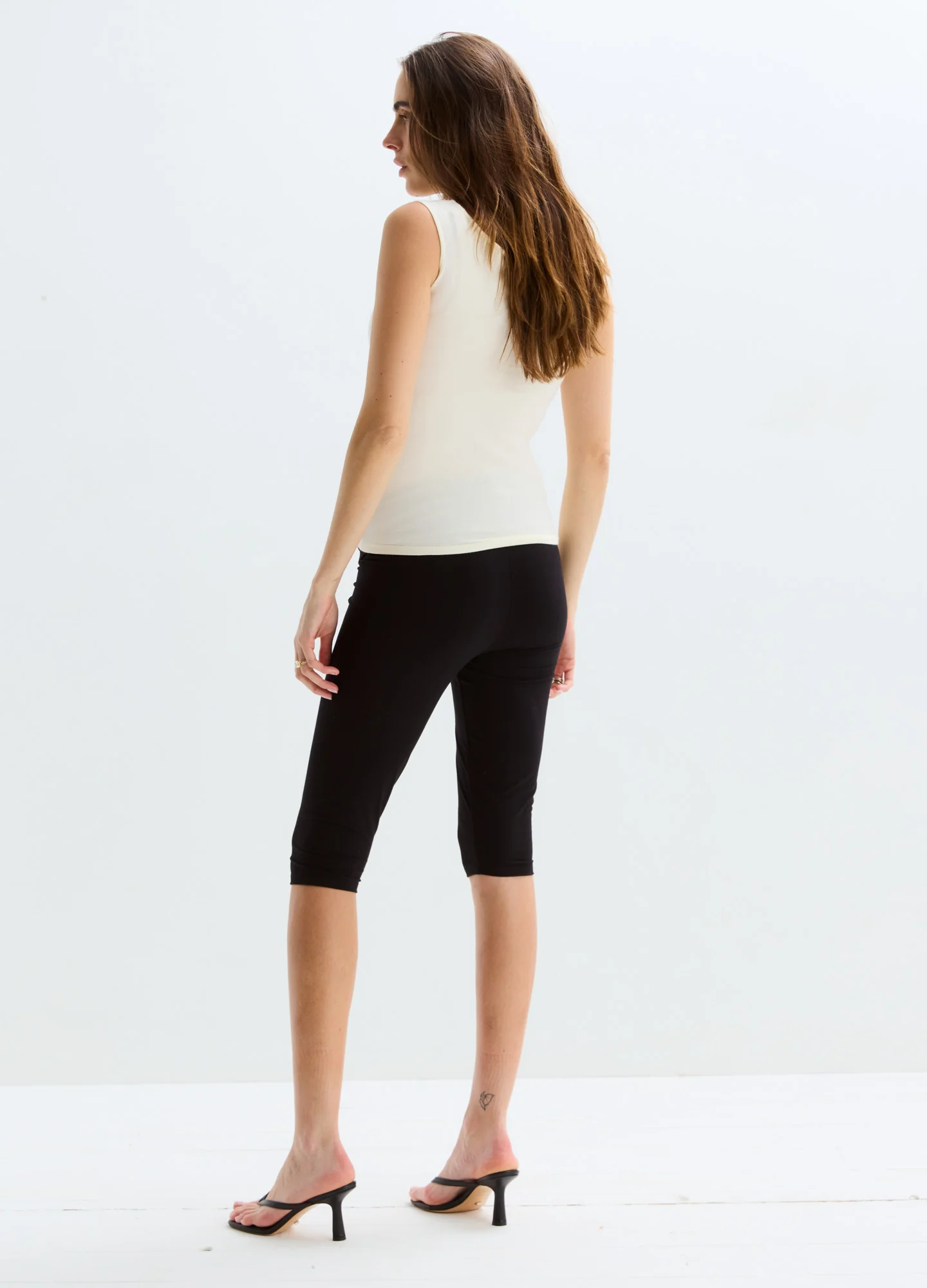 96-the-bodyflex-capri-legging-5.webp The Bodyflex Capri Legging